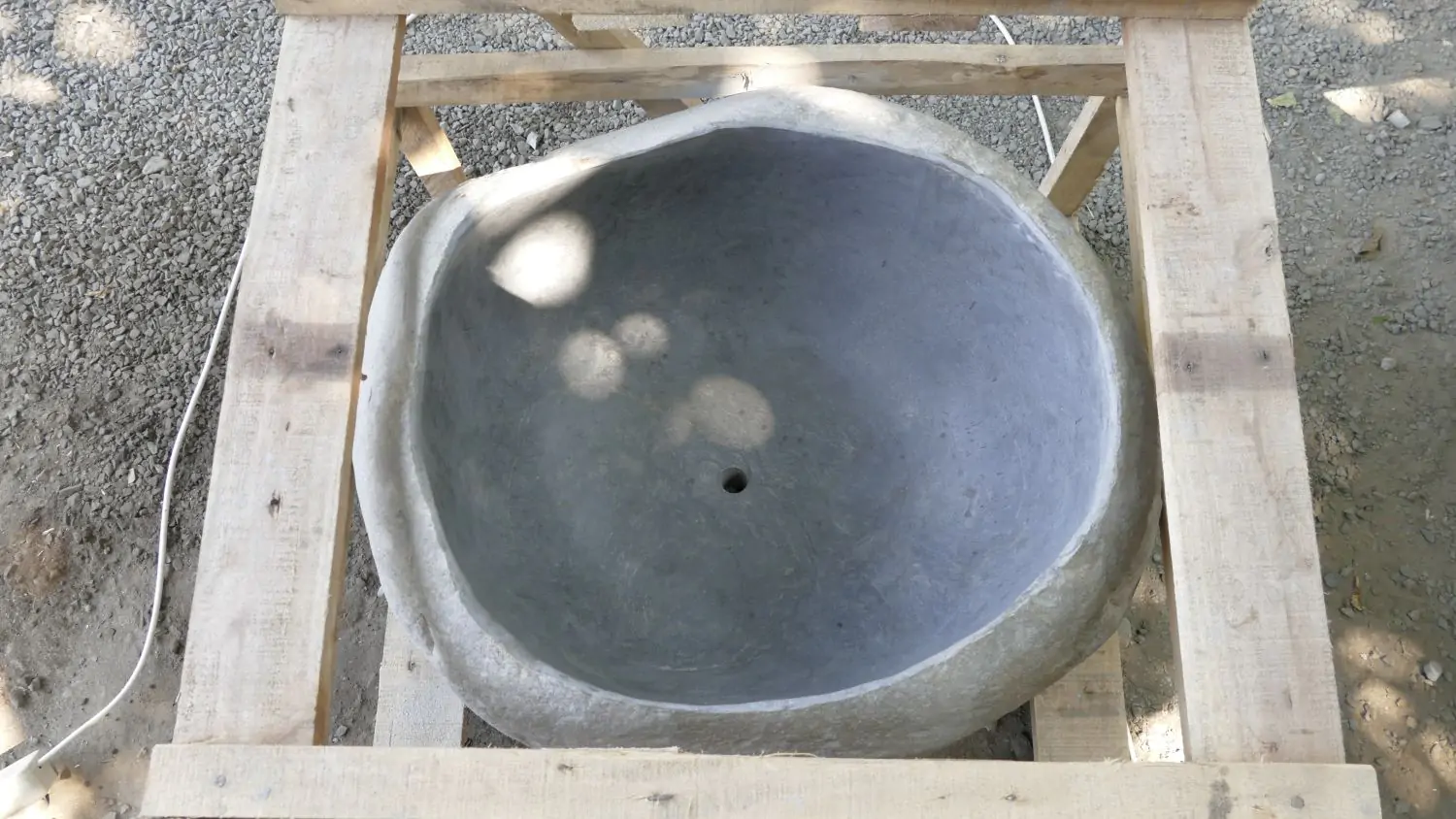  Product image 4 of the product “Basin from Riverstone, Natural surface, polished inside. Length 73 cm, Width 65 cm, Height 45 cm, Depth 32 cm. ”